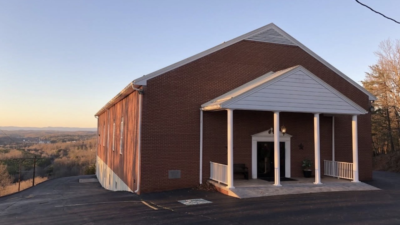 Mountain View Baptist Church overlooking the Collinsville mountains